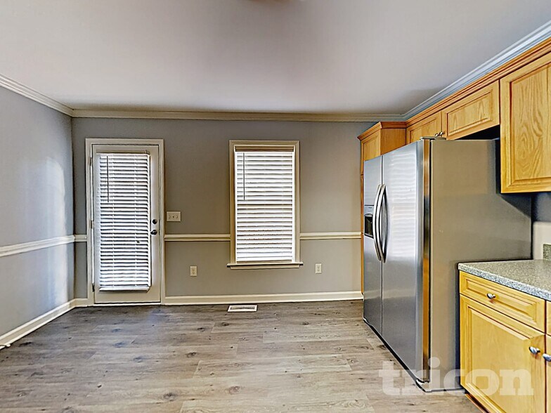 Building Photo - 1670 Red Bird Cir SE