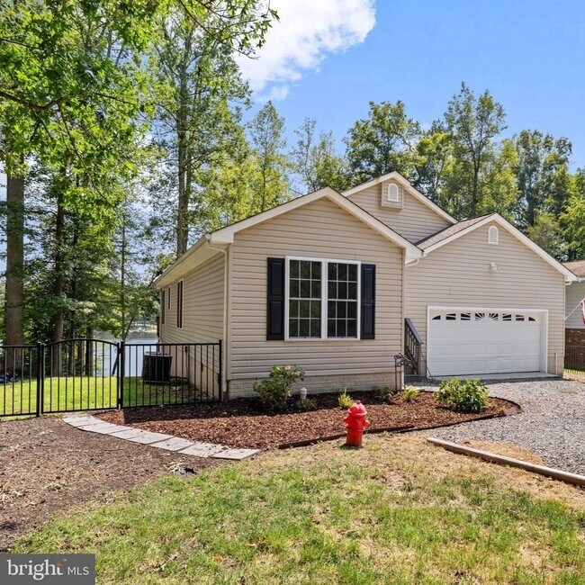 Building Photo - 686 Lake Caroline Dr
