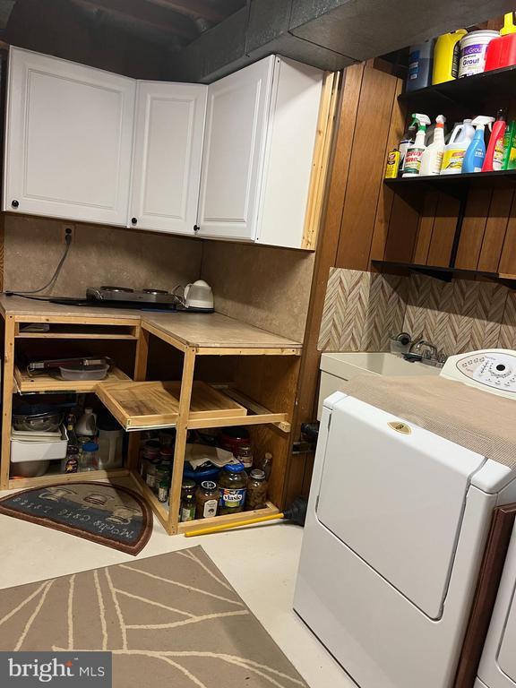 Building Photo - 147 E St NE