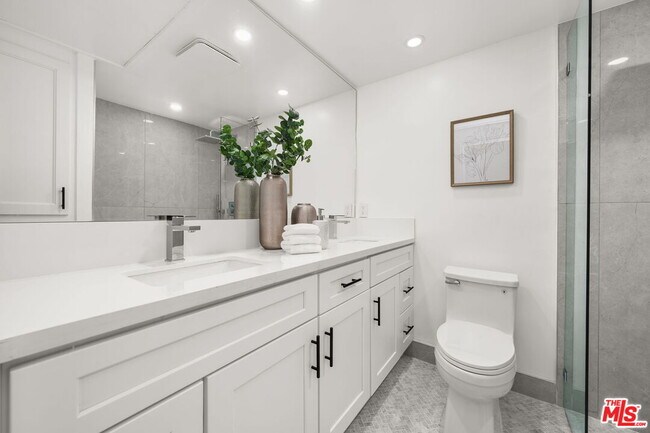 Building Photo - 10450 Wilshire Blvd