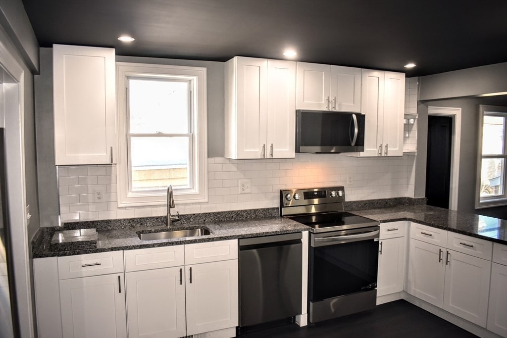 Building Photo - 2 Sunnyside St