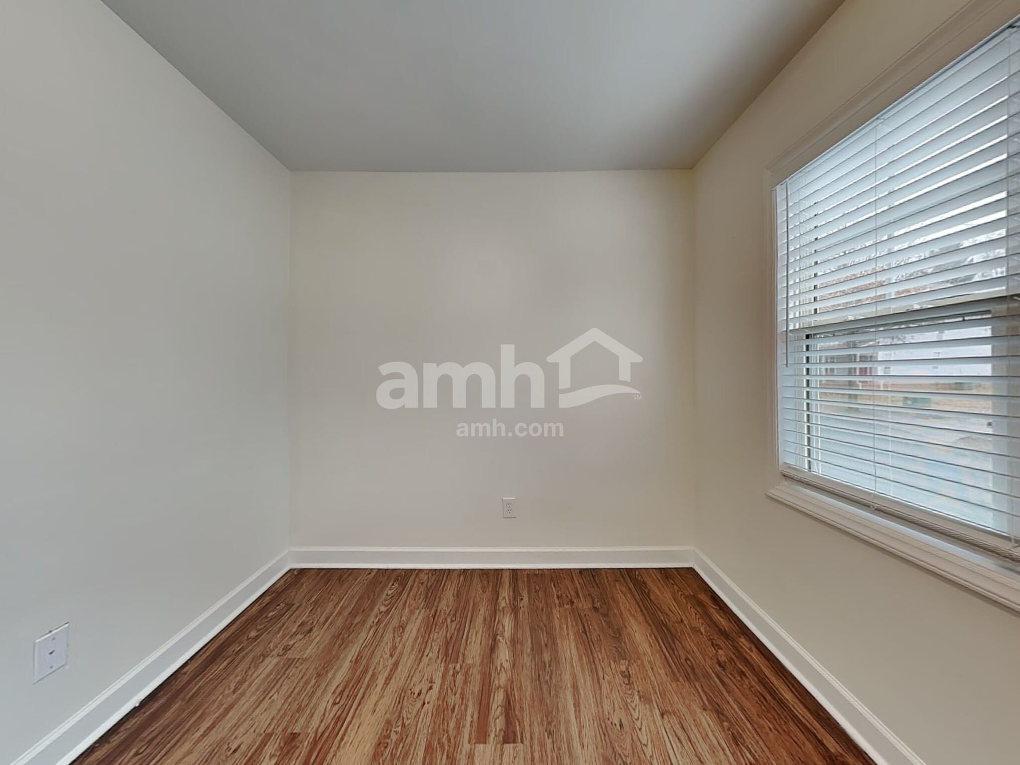 Building Photo - 581 Lakeside Valley Dr