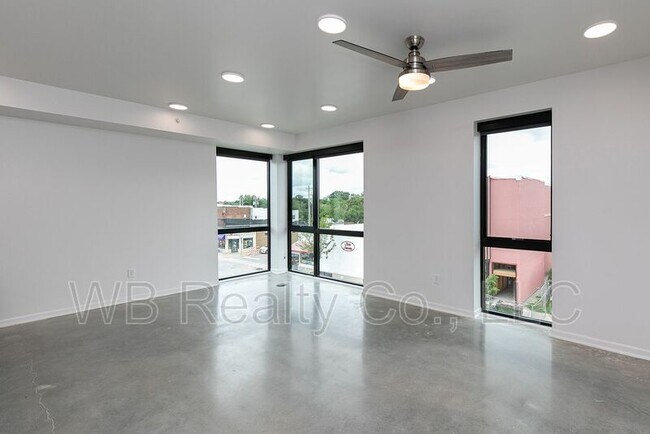 Building Photo - 315 5th St