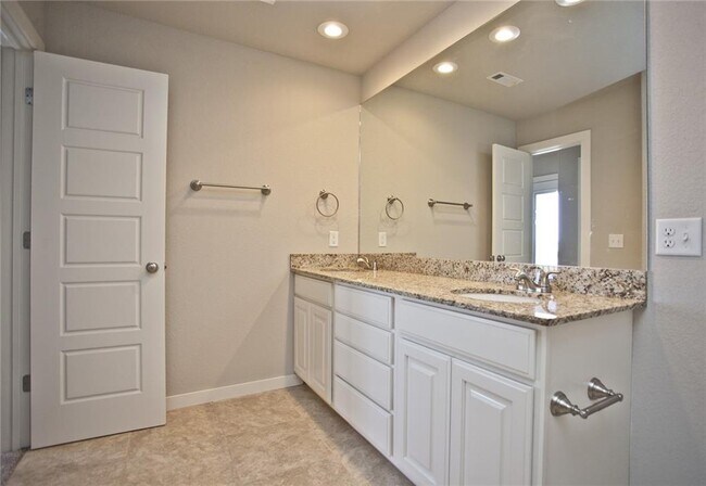 Building Photo - 3811 SW Peachwood Dr