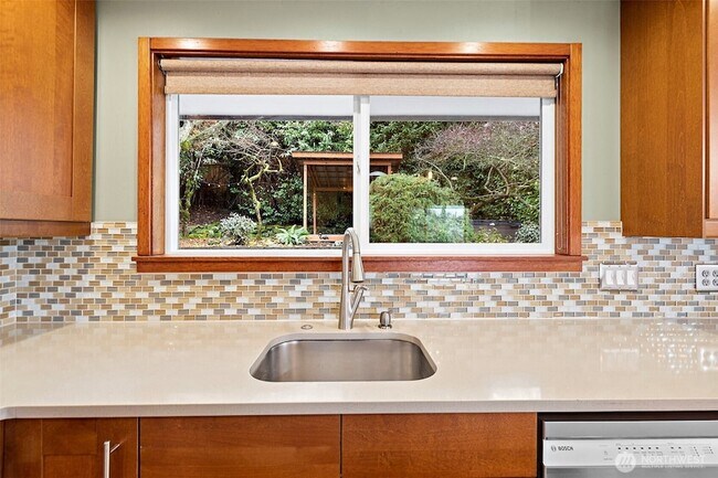 Building Photo - 3831 Letitia Ave S