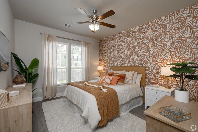 Building Photo - Luxury Living with Up to 8 Weeks Free!