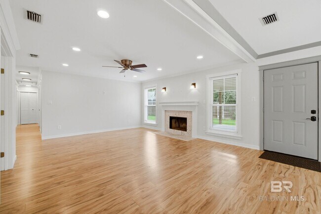 Building Photo - 108 Cherry Cir