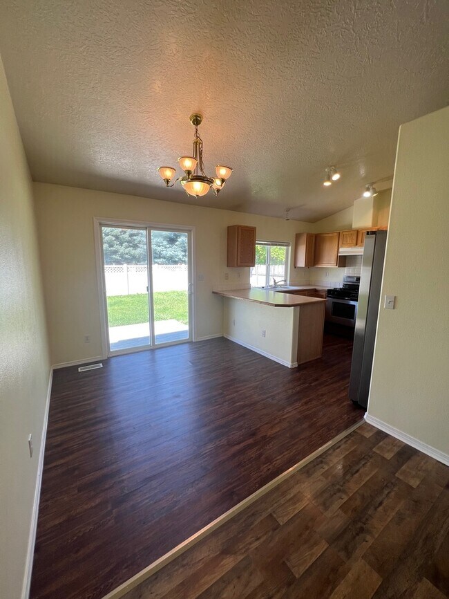 Building Photo - 3 Bed 2 Bath House in Nampa!