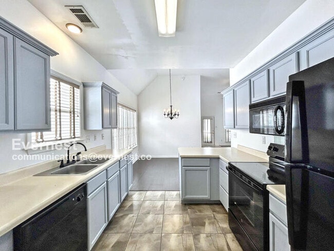 Building Photo - 1079 River Isle Dr