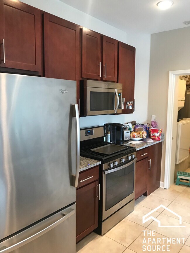 Building Photo - 1811 N Clybourn Ave