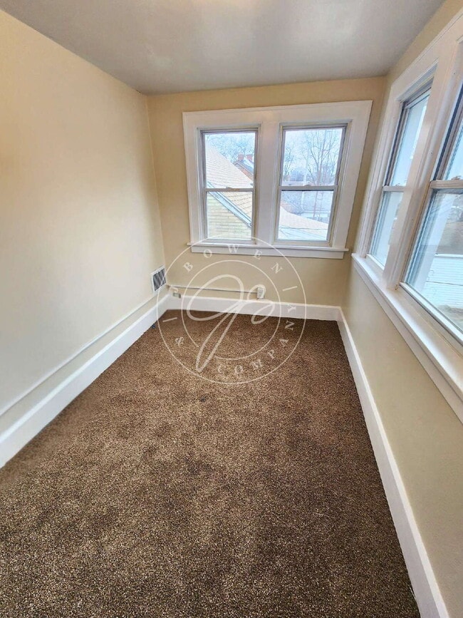 Building Photo - Charming 3–4 Bedroom West Toledo Home with Bonus Room & Garage