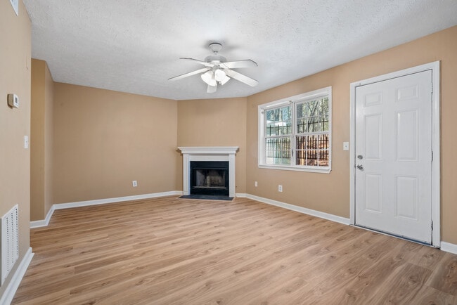 Building Photo - 7253 Crestside Dr