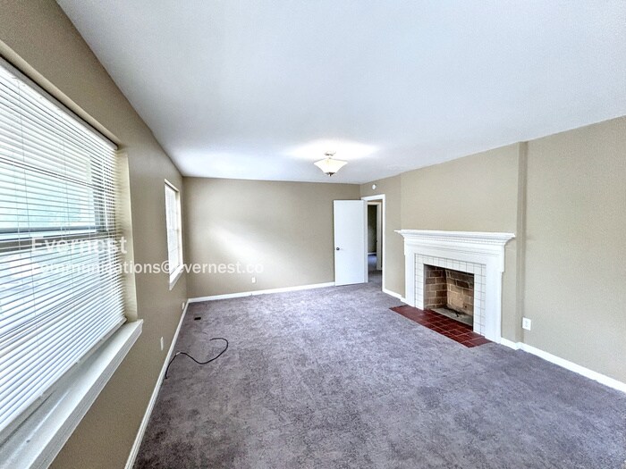 Building Photo - 824 45th St Ensley