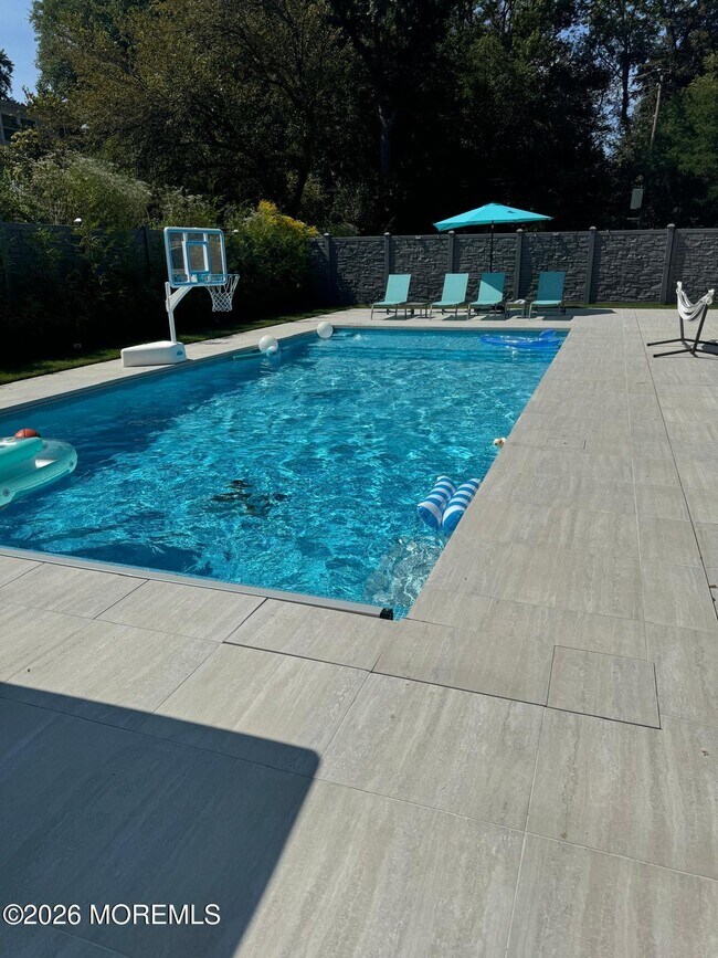 Building Photo - 612 Deal Rd