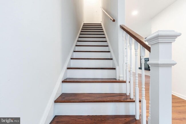 Building Photo - 32 E Elm St