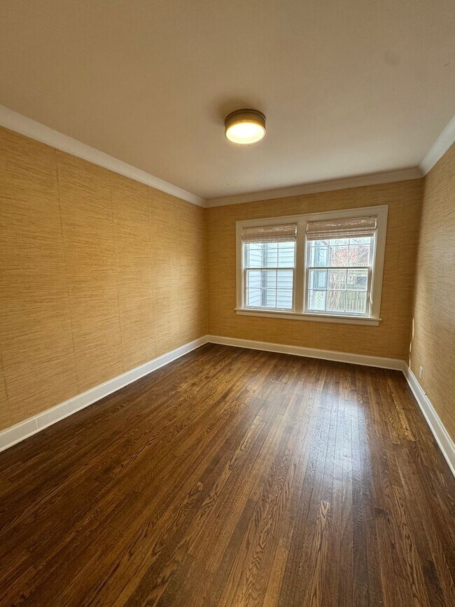 Building Photo - 2912 Woodlawn Dr