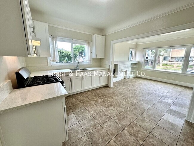 Building Photo - 702 E Burnett St