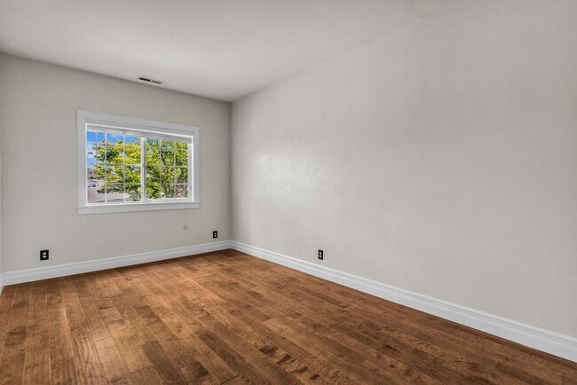 Building Photo - Charming Kaysville Home in Quiet Cul-de-Sac Near Trails