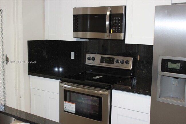 Building Photo - 1958 Monroe St