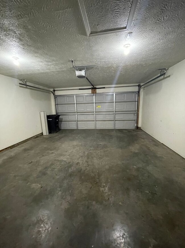 Building Photo - 3624-3626 Thornhill Circle W-TBROS