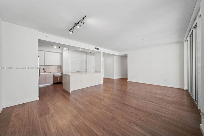 Building Photo - 1500 Bay Rd