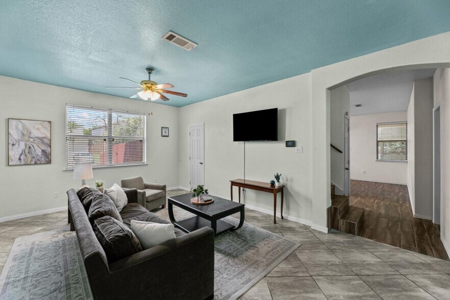 Primary Photo - Stunning Fort Worth home in a sought-after...