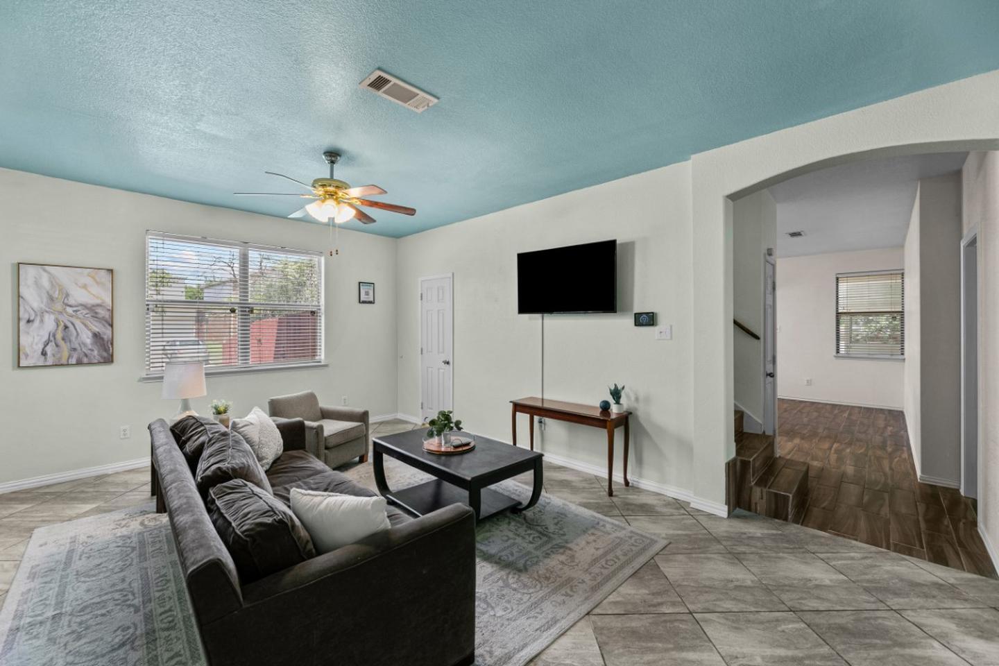 Building Photo - Stunning Fort Worth home in a sought-after neighborhood