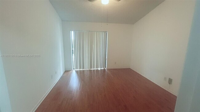 Building Photo - 630 S Park Rd