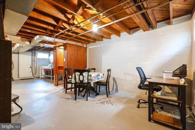 Building Photo - 336 Imla St