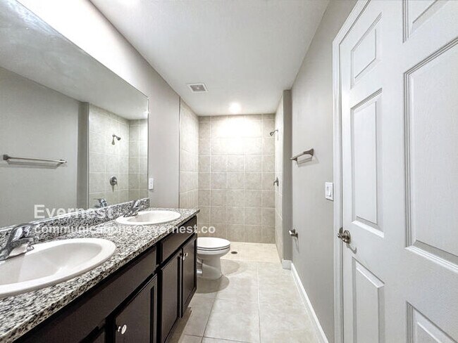 Building Photo - 236 Wilmette Ave SW