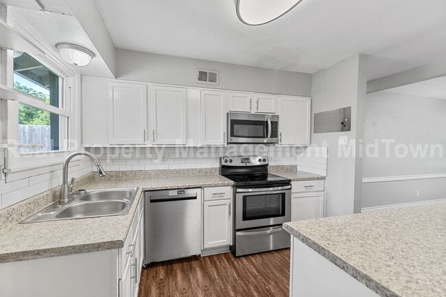 Building Photo - Charming Home in Established Community