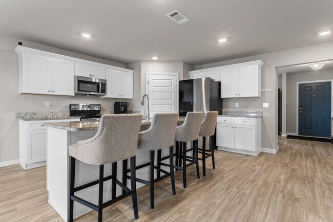 Building Photo - 8588 Palmetto Dr