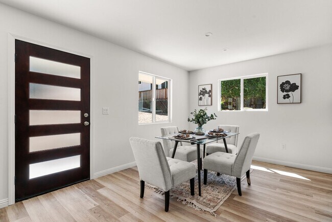 Building Photo - 205-205B Apple Knoll