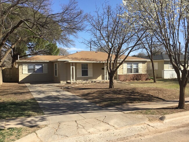 Building Photo - COLLEGE PROPERTY---PRE-LEASING FOR AUGUST! Amazing Updates! 3 bedroom 2 bath