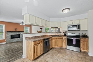 Building Photo - 132 Forest Bluff Dr