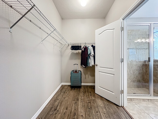 Building Photo - 3009 Esmeralda Dr