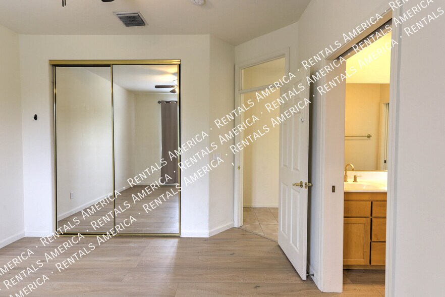 Building Photo - 5531 E Silver Mine Pl