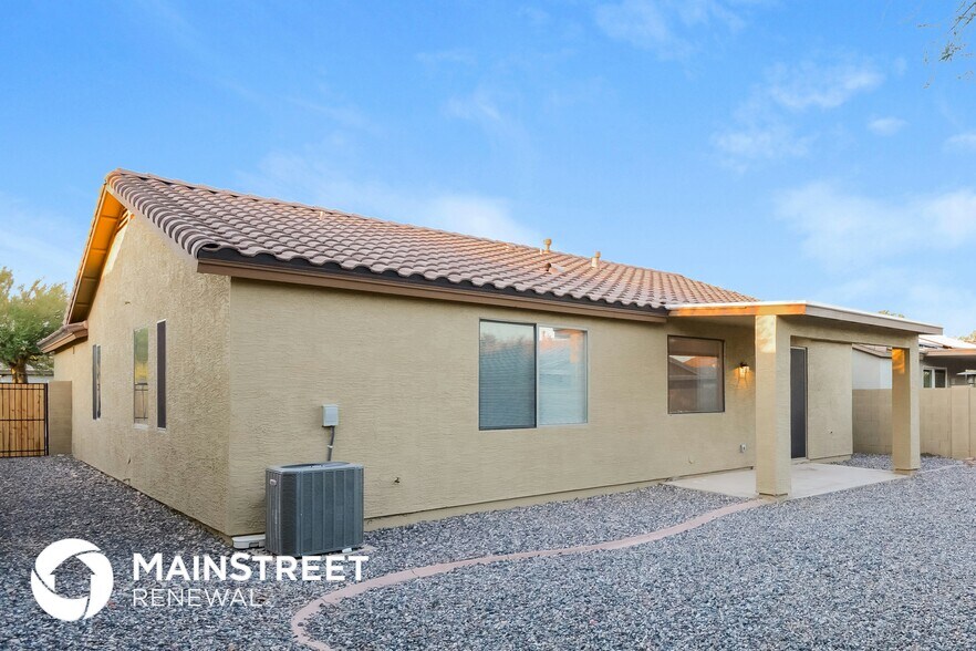 Building Photo - 17526 W Hope Dr