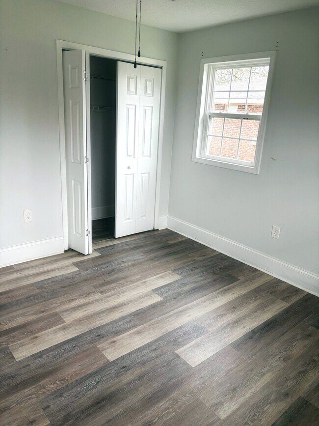 Building Photo - 82 Oliver Dr