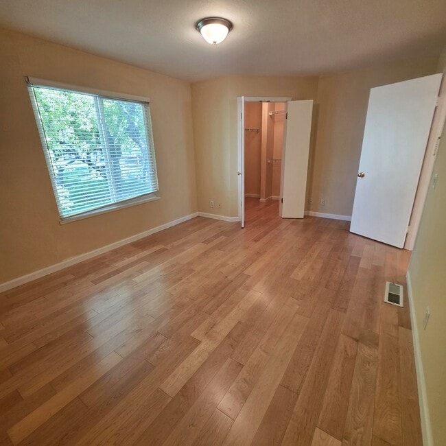 Building Photo - Cute 3BD/1.5BA Townhome with Great Commute location in Danville