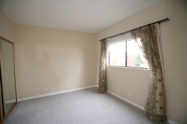 Main Bedroom - 4106 McLaughlin Ave