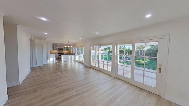 Building Photo - 6232 E Shenandoah Ave