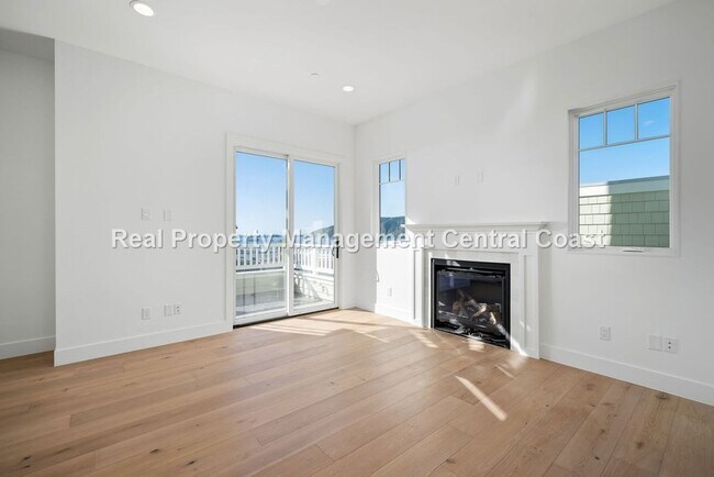 Building Photo - AVAILABLE JULY - Executive Townhome in Avi...