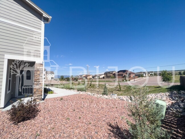 Building Photo - Beautiful Townhome across from Cumbre Vist...
