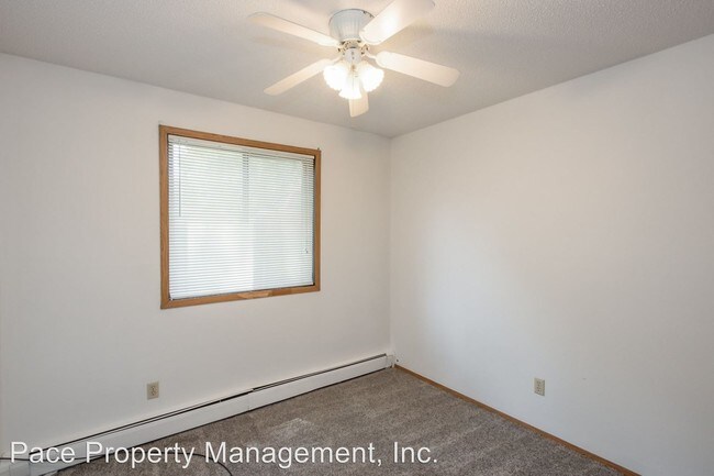 Building Photo - 2 br, 1 bath Apartment - 303 Finkbine Lane