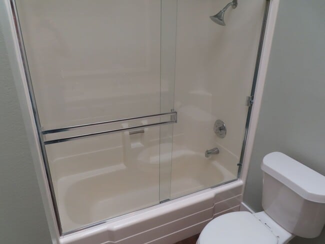 Building Photo - Nicely updated 4-bedroom house in Chula Vista