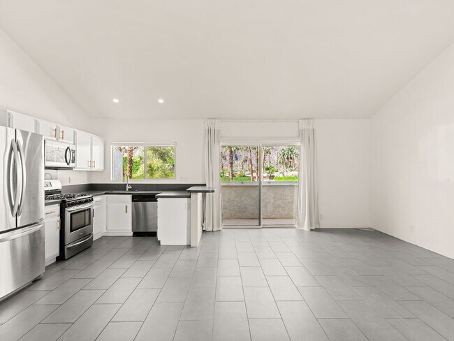 Building Photo - 1472 S Camino Real