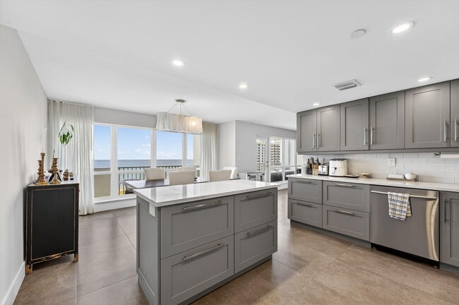 Building Photo - 4301 N Ocean Blvd