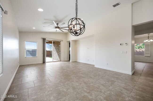 Building Photo - 1817 W Spur Dr