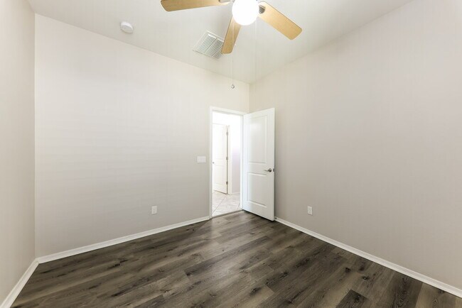 Building Photo - 1287 N 166th Ave